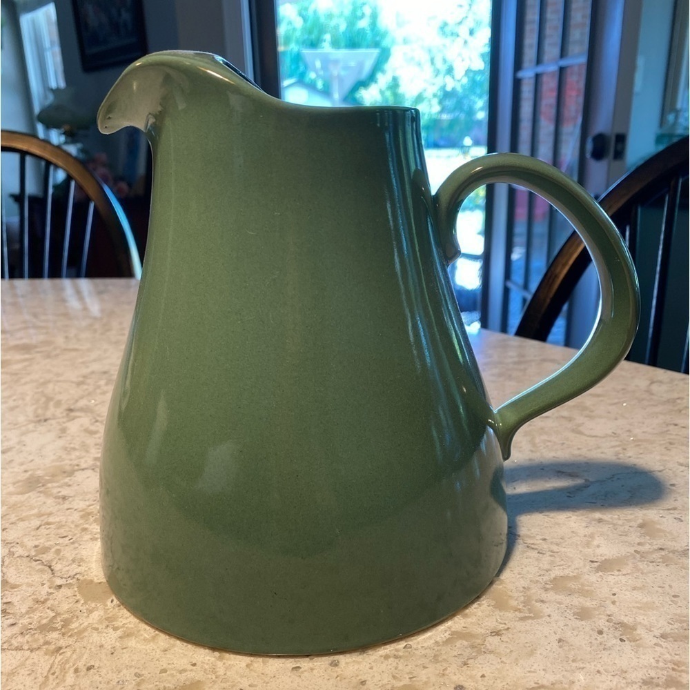 VINTAGE PITCHER~POTTERY~USA~NO CRACKS/CHIPS~NICE WEIGHT~COMFORTABLE HANDLE~G12